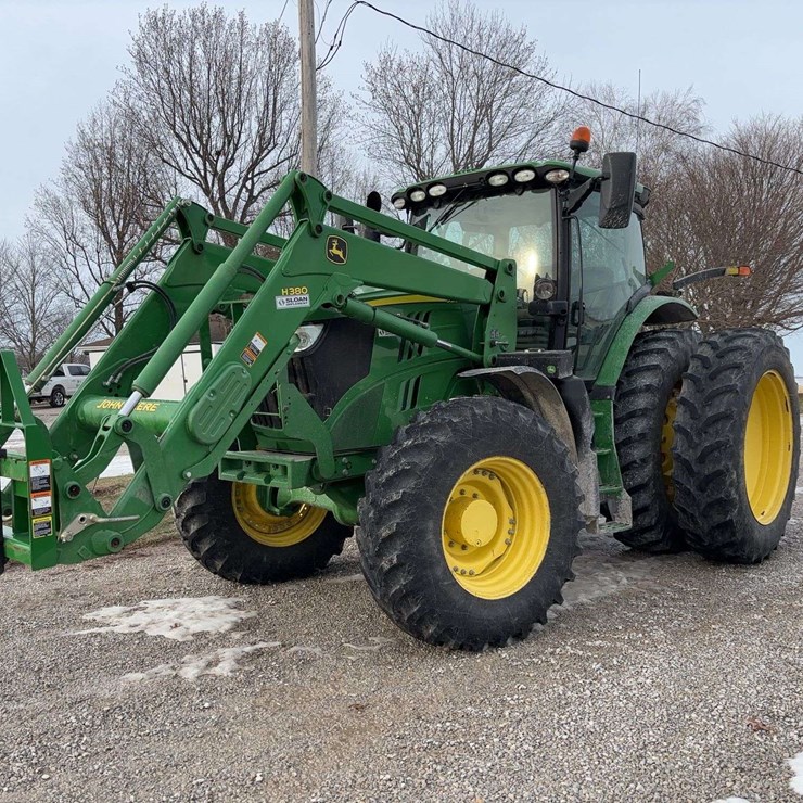 JOHN DEERE 6215R