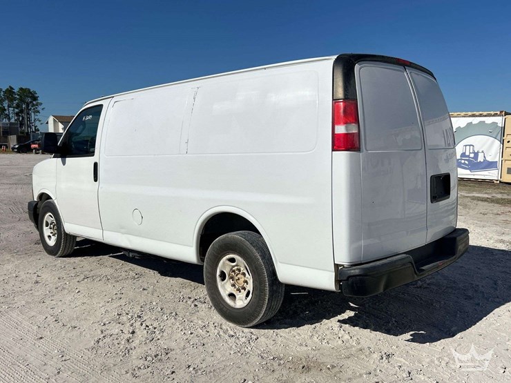 2017-chevrolet-express-2500-image-4