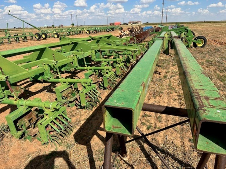 john-deere-8-image-1