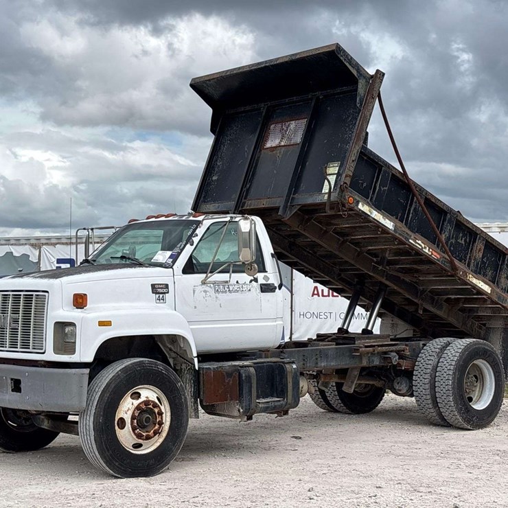 1999 GMC C7500 S/A Dump Truck