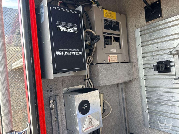 2001-pierce-spartan-model-tilt-pumper-fire-truck-image-23