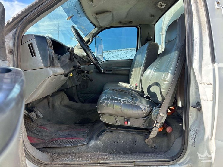 2006-ford-f750-image-11