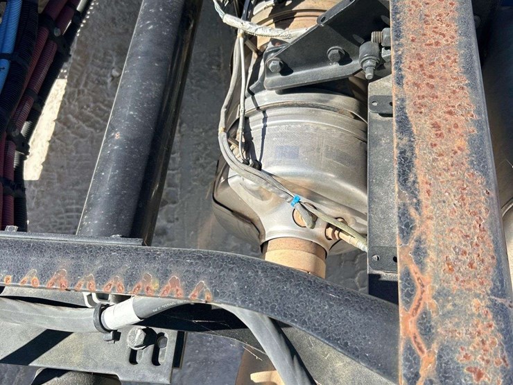 2018-freightliner-m2-106-image-37