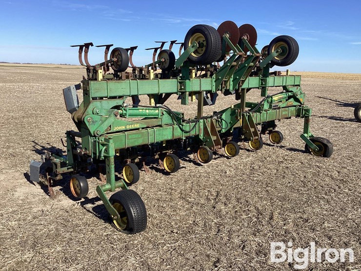 john-deere-845-image-3