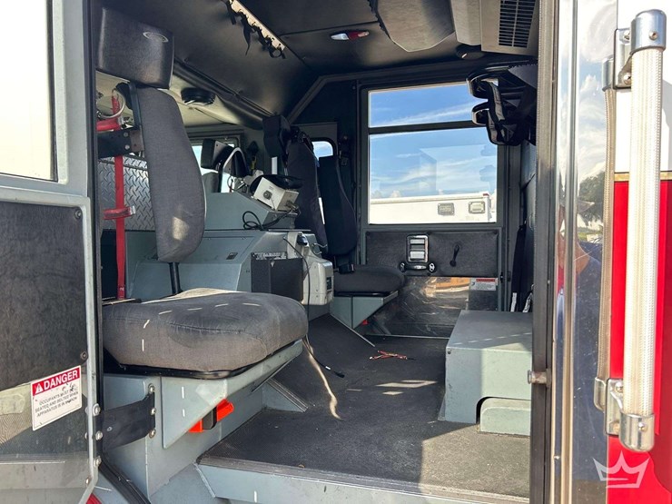 2001-pierce-spartan-model-tilt-pumper-fire-truck-image-17