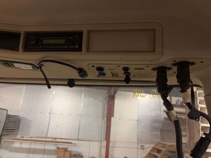 agco-fendt-1042-tractor-image-13