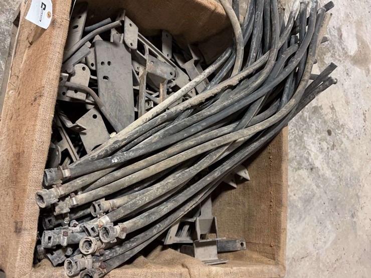 36-huckstep-shoes-and-mounting-brackets-image-1