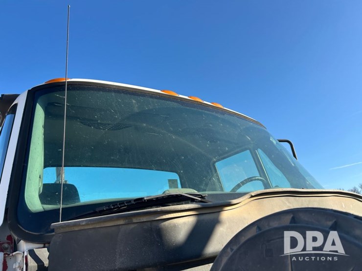 international-7400-image-50