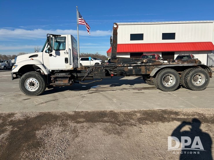 international-7400-image-3