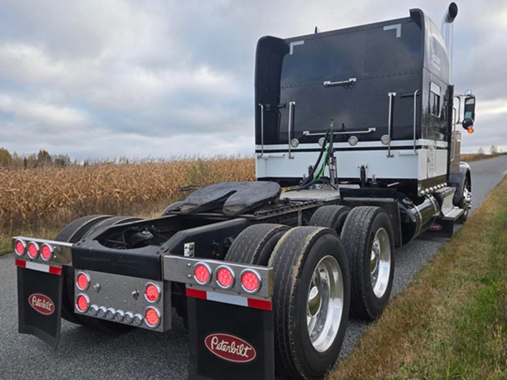 2020-peterbilt-389-image-6