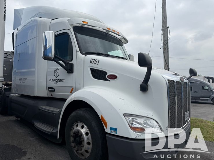 2019-peterbilt-579-image-4