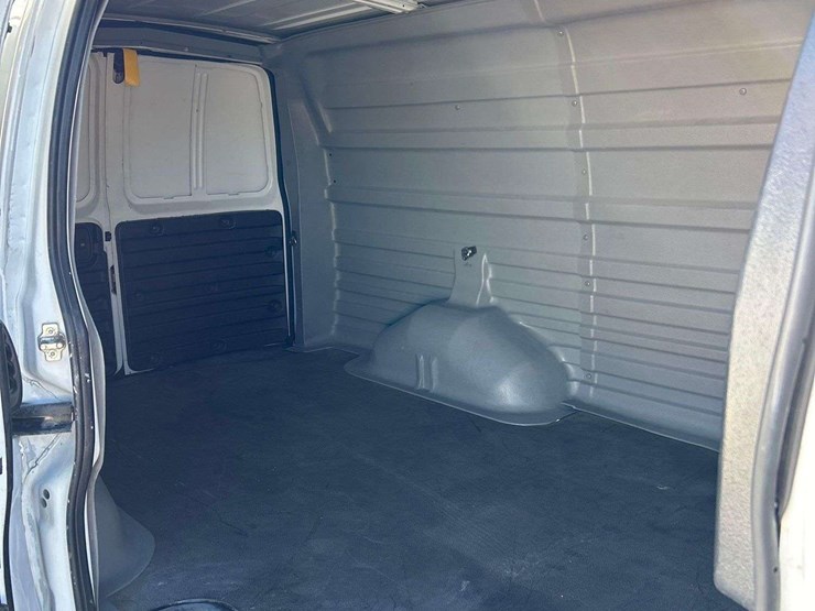 2017-chevrolet-express-2500-image-23