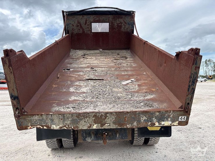 1999-gmc-c7500-s/a-dump-truck-image-18