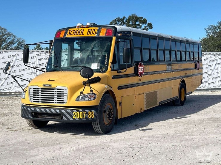 2008-freightliner-b2-image-1