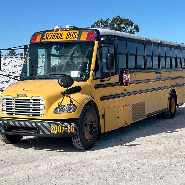 2008 FREIGHTLINER B2