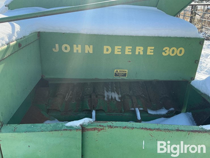 john-deere-300-image-16