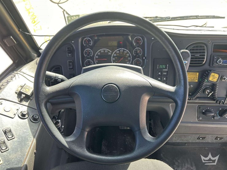 2008-freightliner-b2-image-11