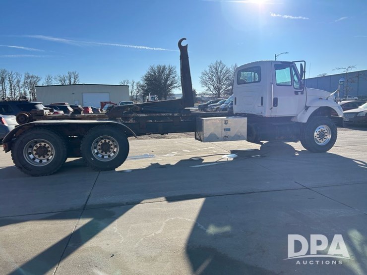 international-7400-image-42