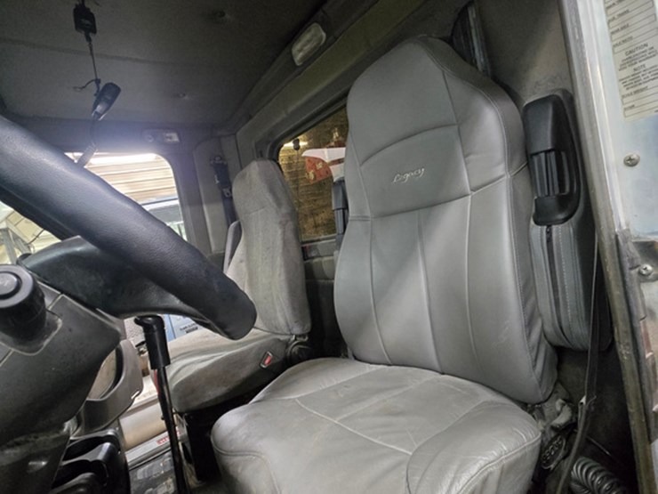 2006-kenworth-w900-image-22