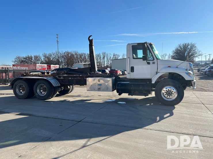 international-7400-image-43