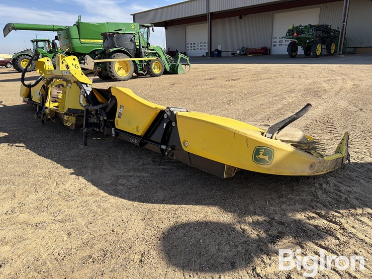 2024-john-deere-772-image-5