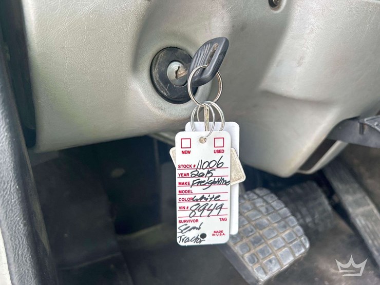 2015-freightliner-122sd-image-22