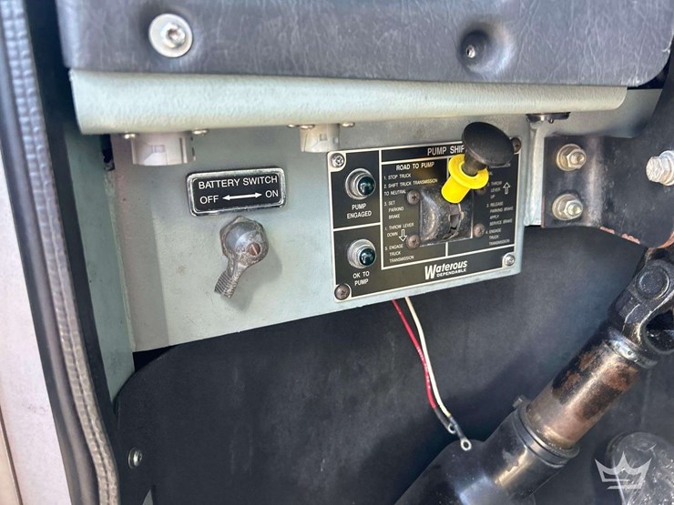 2001-pierce-spartan-model-tilt-pumper-fire-truck-image-8