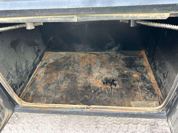 2004-mack-cv713-granite-fuel-and-lube-truck-image-36