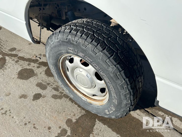 2014-ford-f150-xl-image-18