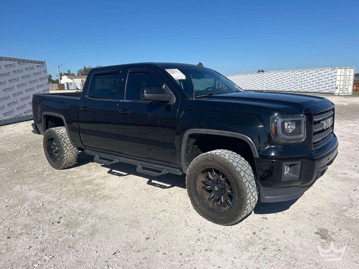 2014-gmc-sierra-slt-4x4-crew-cab-pickup-truck-image-2