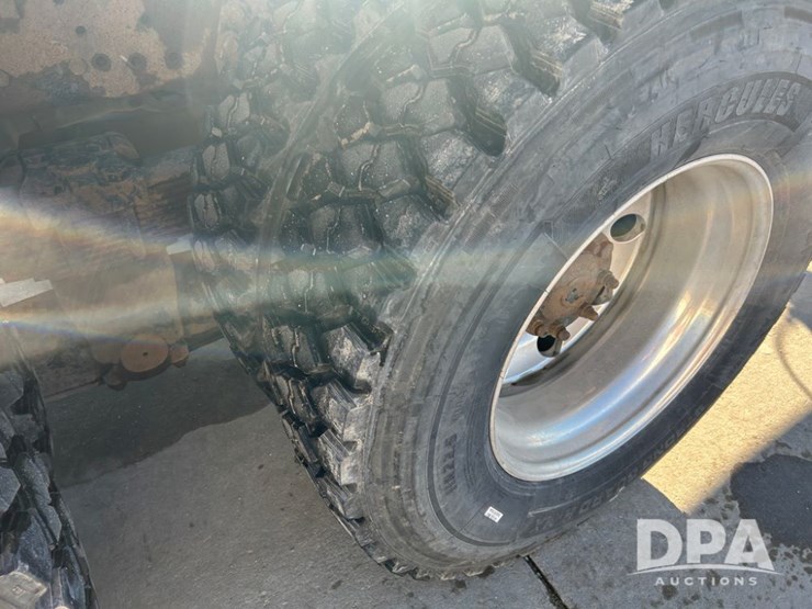 international-7400-image-23