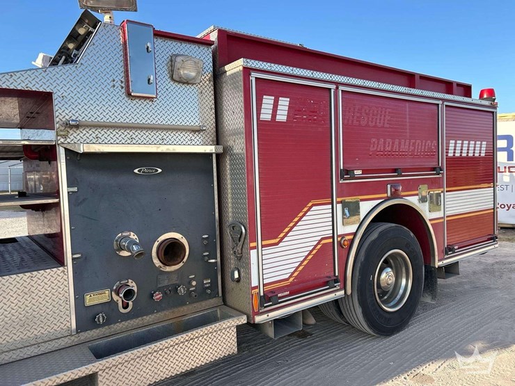 2004-pierce-tilt-crew-cab-pumper-fire-truck-image-23