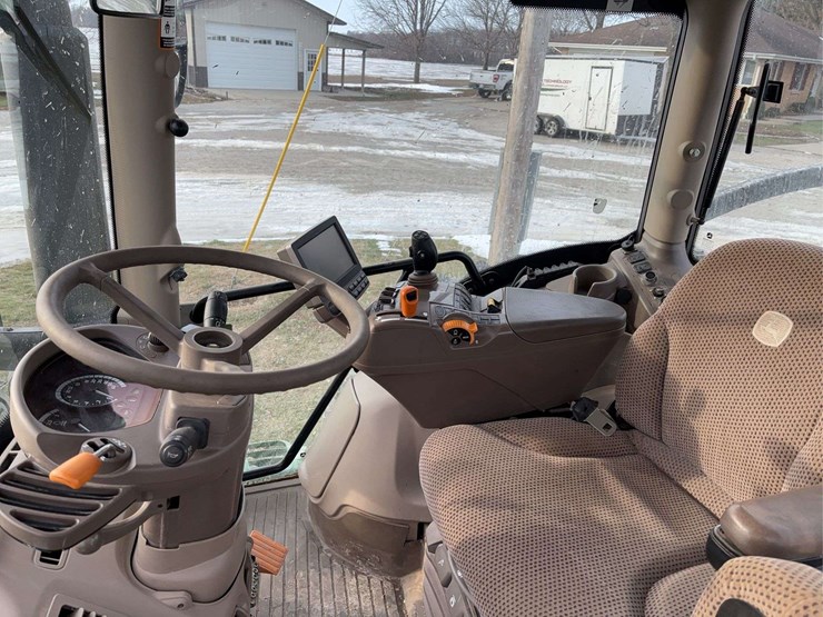 john-deere-6215r-image-9