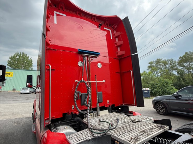 2020-peterbilt-579-image-6