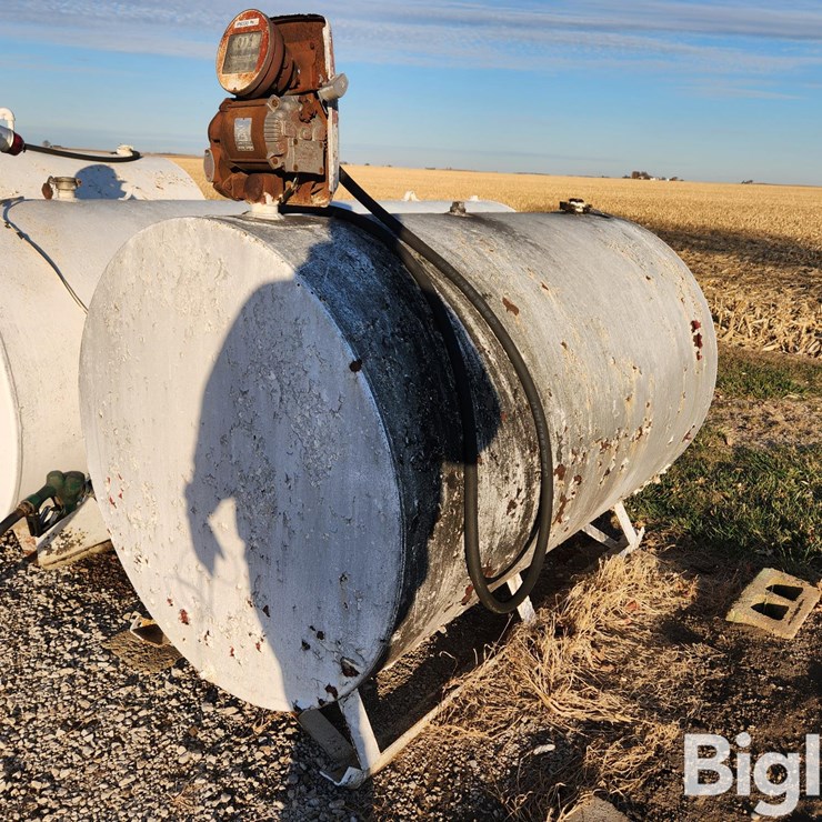 500 Gal Gas Tank w/ Electric Pump