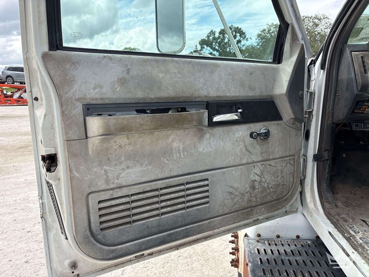 1999-gmc-c7500-s/a-dump-truck-image-19