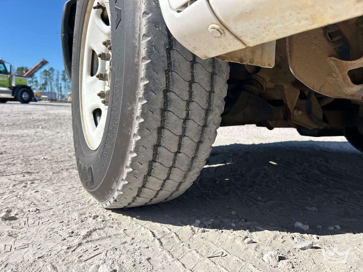 2017-chevrolet-express-2500-image-27