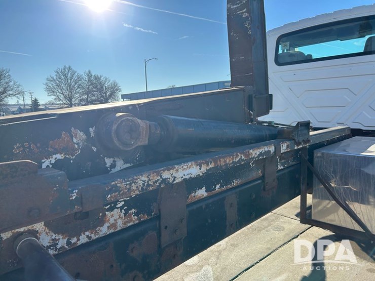 international-7400-image-38