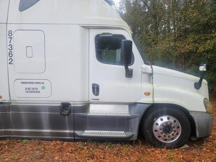 #177-•-benefit-lot-2015-freightliner-cascadia-450-semi-truck*-image-3