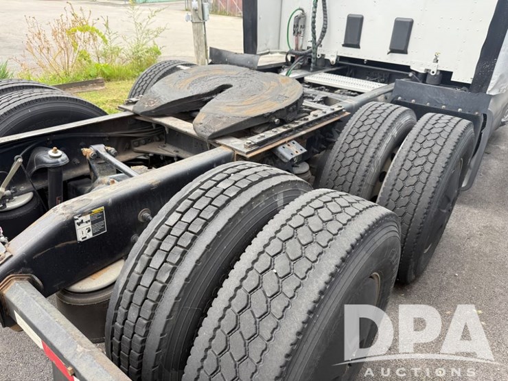 2019-peterbilt-579-image-9