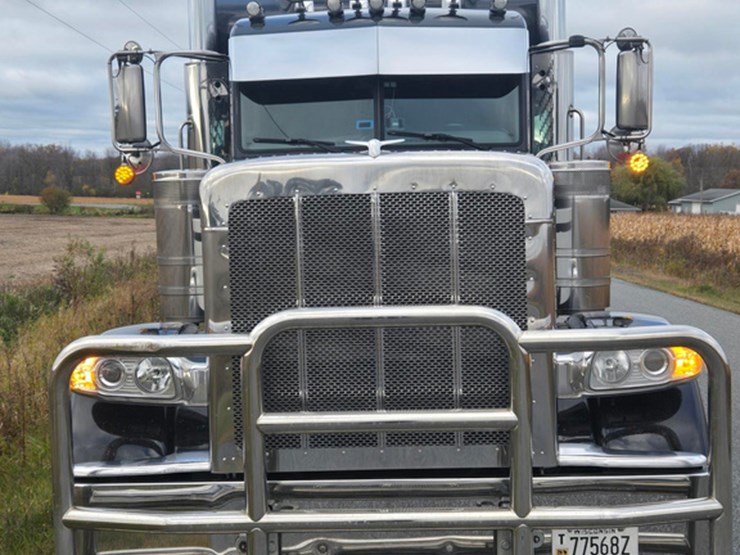 2020-peterbilt-389-image-8