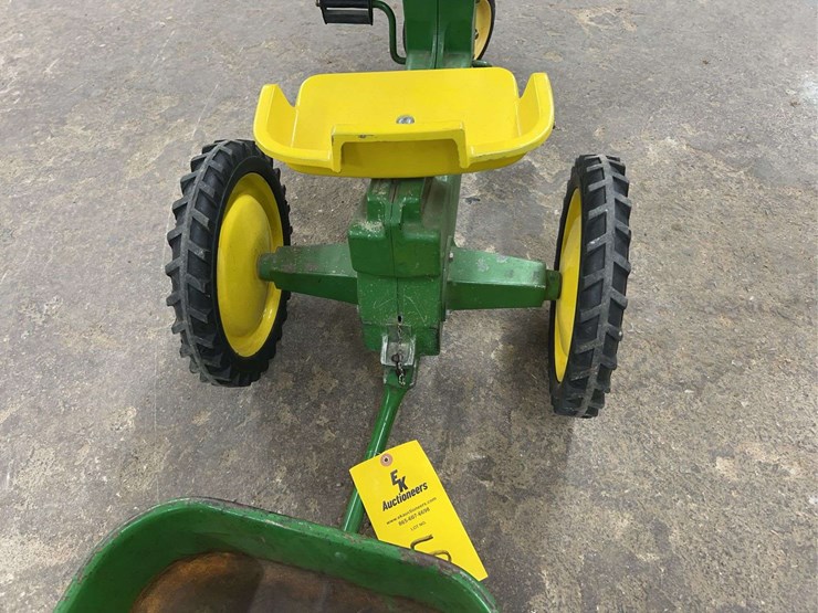 john-deere-pedal-tractor-w/-metal-wagon-image-14