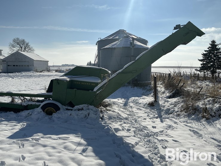 john-deere-300-image-8