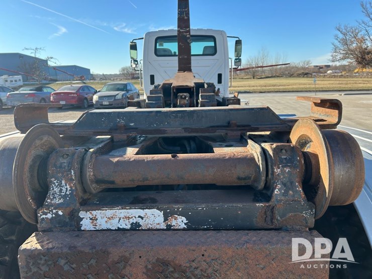 international-7400-image-36