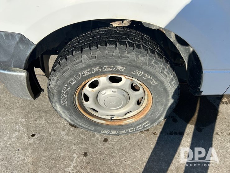 2014-ford-f150-xl-image-14