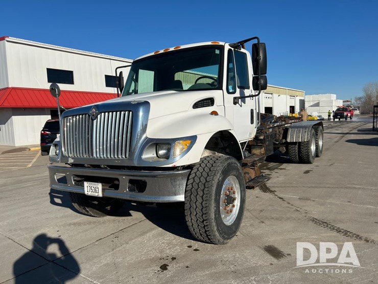 international-7400-image-1