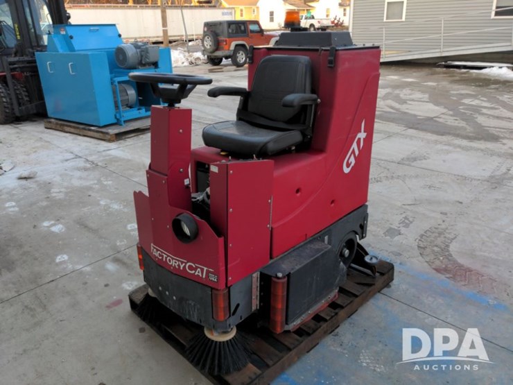 caterpillar-30-image-7