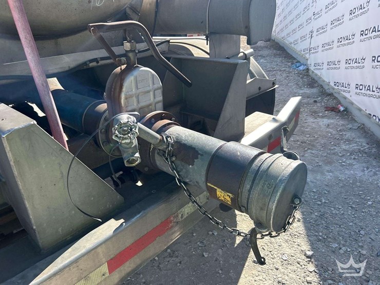 1981-kari-kool-6,500-gallon-t/a-tanker-trailer-image-10