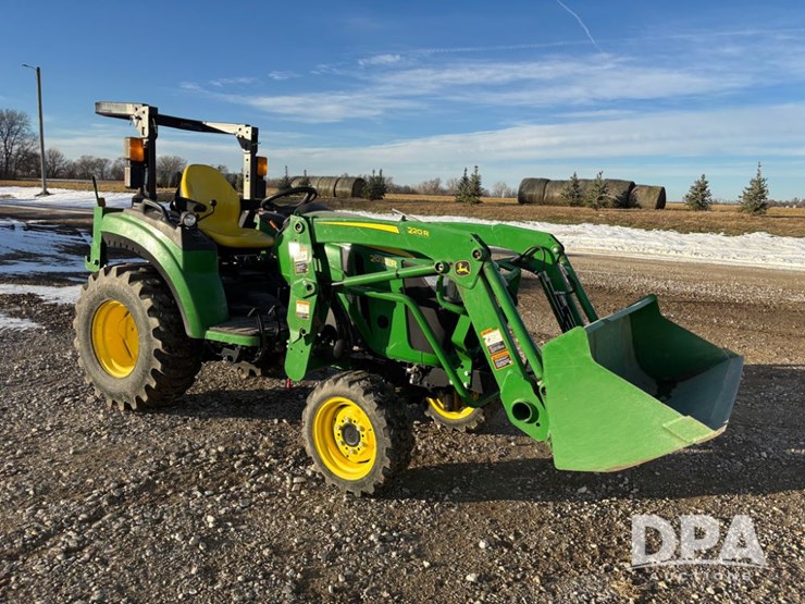 john-deere-2032r-image-1