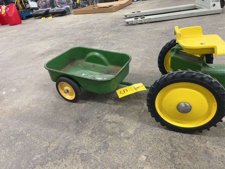 john-deere-pedal-tractor-w/-metal-wagon-image-10